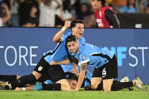 El 5 que Bielsa puso para defender el 2-1, el héroe para que Uruguay gane 3-2 en el minuto 100